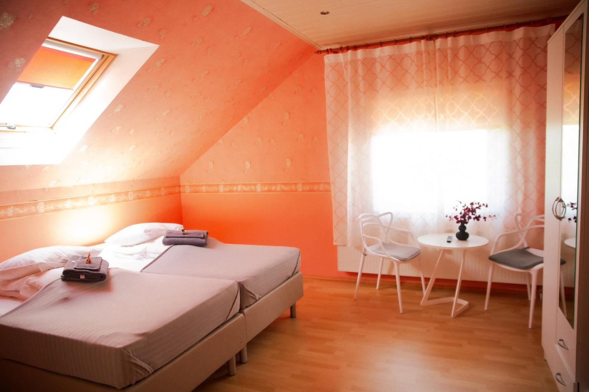 Konrad Family Guesthouse 쿠레사아레 객실 사진